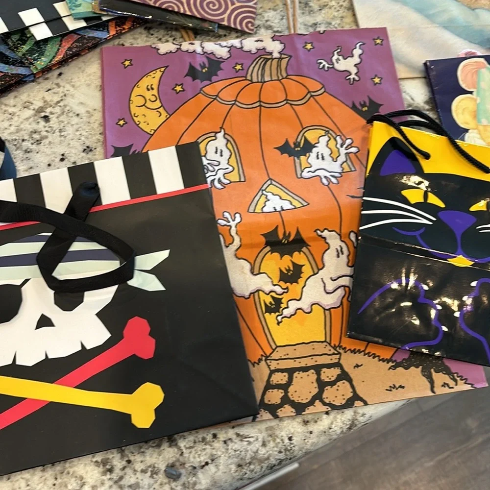 large lot - gift/treat bags - 30+ bags assorted sizes and occasions
